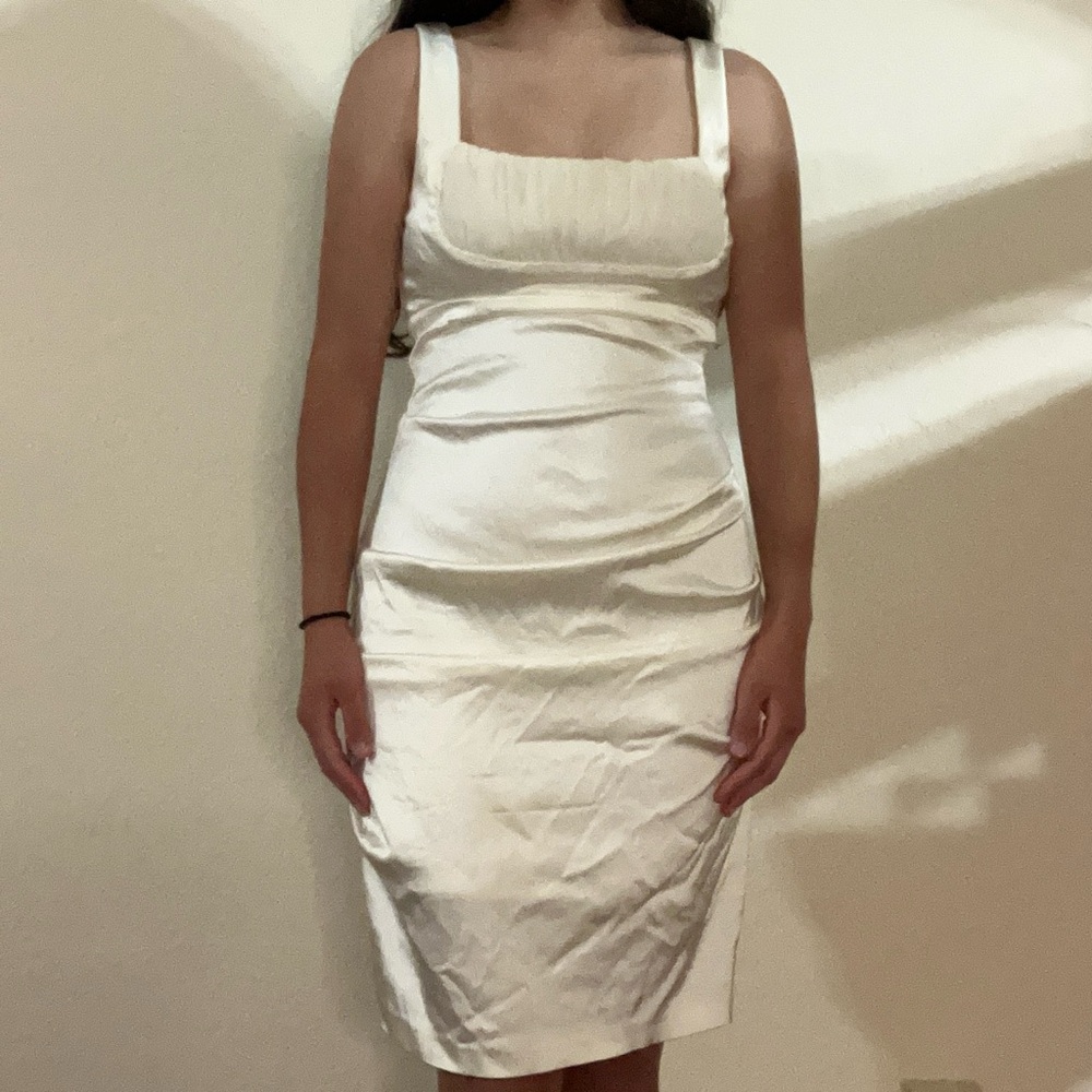 XSCAPE Lovely White Satin Body-con Fitted Ruched Mini Dress Size: 6?